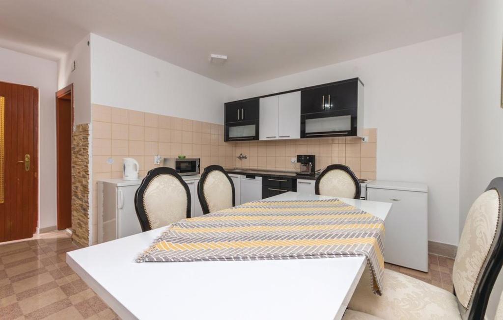 Villa Diana Pakostane Bagian luar foto