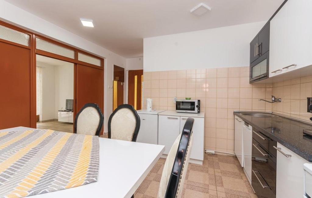 Villa Diana Pakostane Bagian luar foto